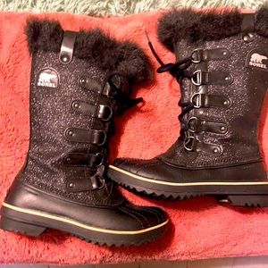 Sorel boots - never worn- size 6 1/2
